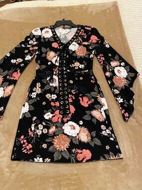 Pretty Venus Boho Floral Mini Dress with lace up front and ties size XS